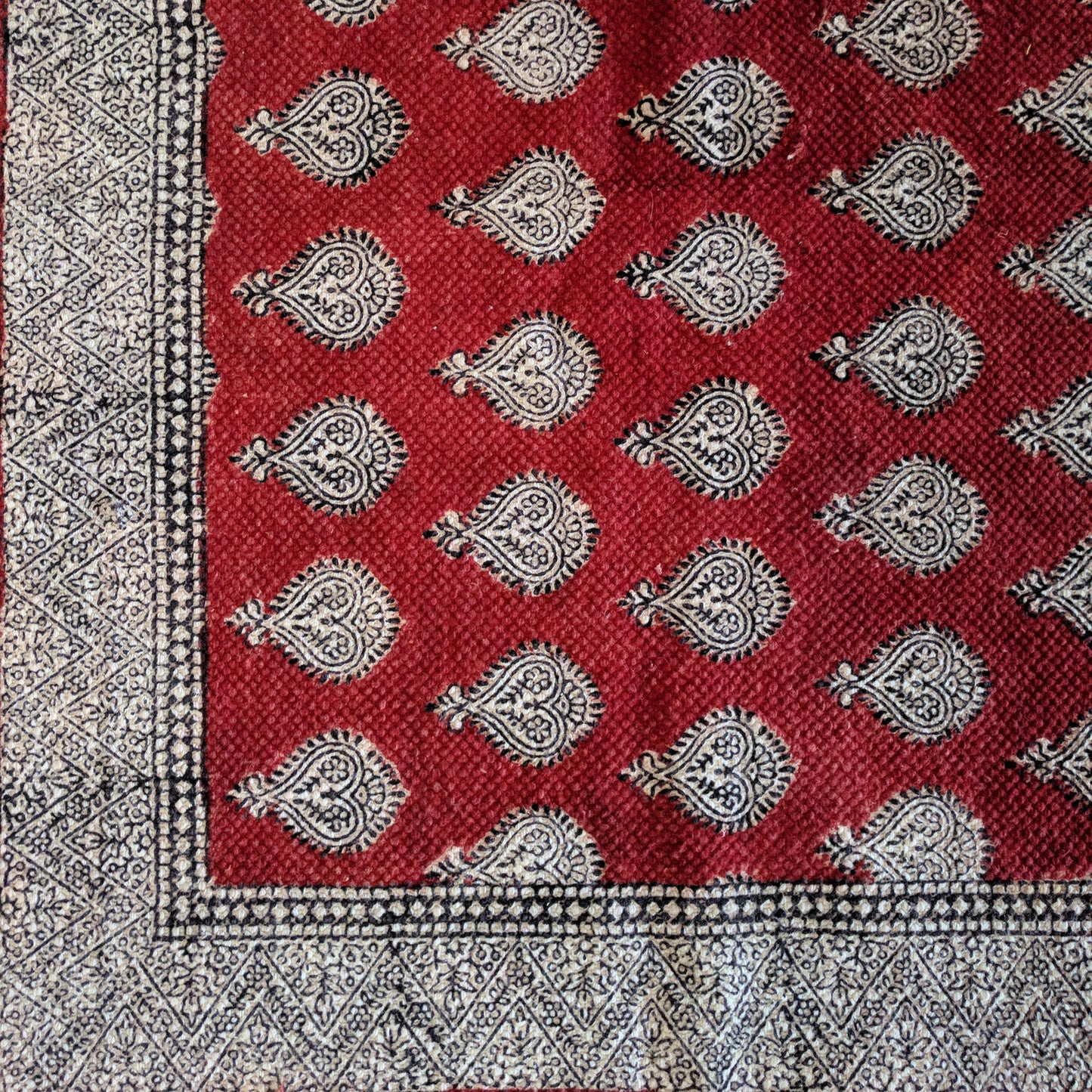 Traditional Paisley Jaal & Border Hand-block Print Rug - Red White-3