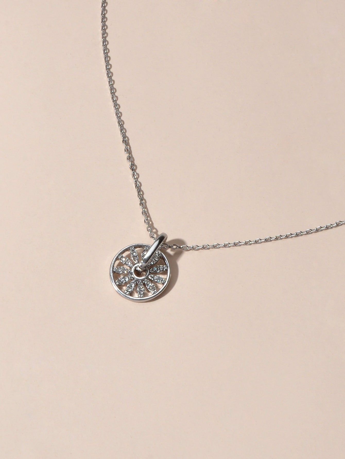 Textured Jewellery Rhinestone Decor Silver Chain Round Wheel Charm Girl Necklace-3